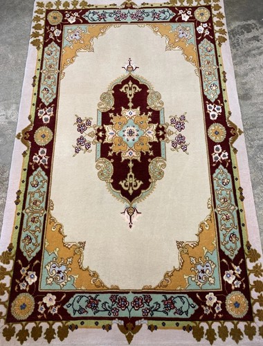 Fine hand knotted - fine, hand-knotted